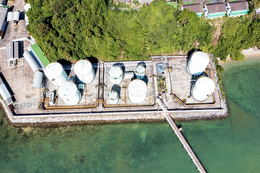 Leak testing floating pontoons and product pipelines